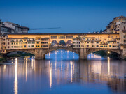 A Ponte Vecchio, sobre o Rio Arno, em Florença
