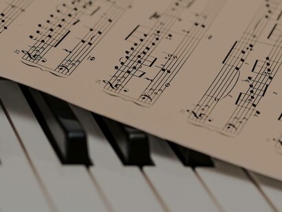 Tasti del pianoforte e spartito