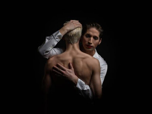 Lili Elbe Show è ispirato alla vicenda della transessuale Lili Elbe raccontata in The Danish Girl, foto Angelina Bertrand