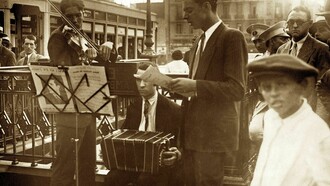 La historia gráfica de Buenos Aires: tango a la salida del subte