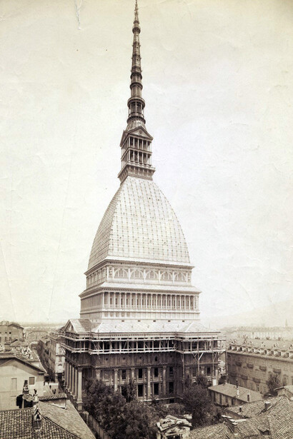 Una veduta della Mole Antonelliana in una foto dell'epoca