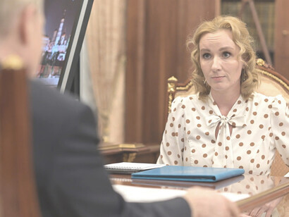 Vladimir Putin y Maria Lvova-Belova, ambos con una orden de detención por parte de la Corte Penal Internacional