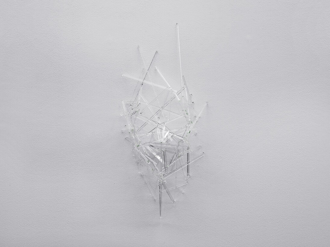 Baptiste Debombourg, Spectre - 1, 2015, Verre flotté (Float), 60 x 40 x 12 cm, Courtesy Galerie Patricia Dorfmann, Paris
