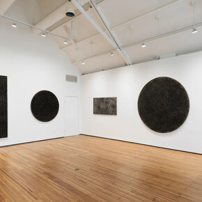 Friedel Dzubas, A black series, exhibition view. Courtesy of Nathalie Karg Gallery