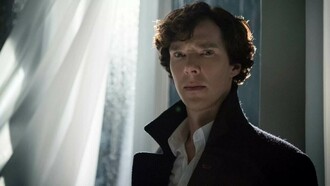 Benedict Cumberbatch interpreta Sherlock Holmes nella serie televisiva britannica del 2010 "Sherlock"