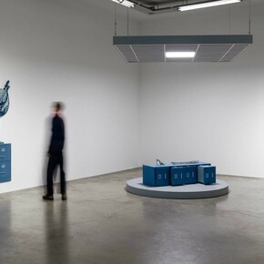 Nick Doyle, Business, pleasure, pressure, release, vue de l'exposition. Avec l'aimable autorisation de Perrotin