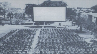 Cinéma en plein air à Abadan, en Iran, dans les années 1960