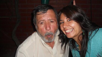 Julio Gálvez con su hija Alejandra. Fotografía: Felipe Sérvulo