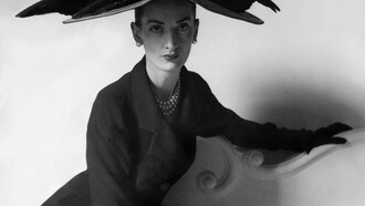 La retrospectiva abarca todas las décadas en las que estuvo activo como modisto el "maestro de todos nosotros", en palabras de Christian Dior