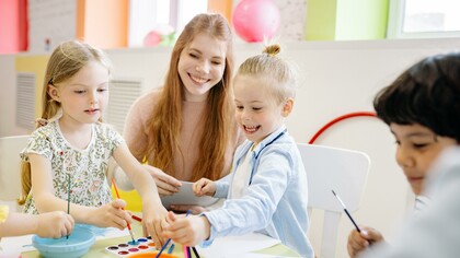 Ricoeur e Vygotsky complementam-se na medida em que não se concebe uma construção individual sem a participação do Outro (vide Soi-même comme un Autre)