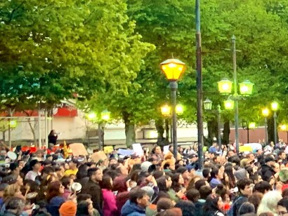 La sociedad civil está en otras cosas: en la protesta y en la exigencia de menos desigualdad