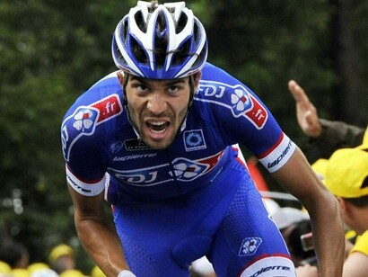 Thibaut Pinot dándolo todo en la montaña