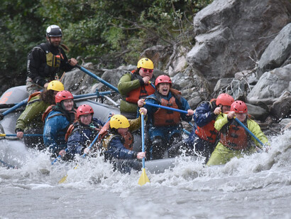 Rafting en el río Nenana, Alaska, EE, UU.