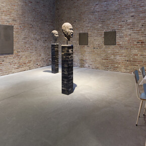 Ersan Mondtag, Asbest, ausstellungsansicht. Mit freundlicher genehmigung der König Galerie
