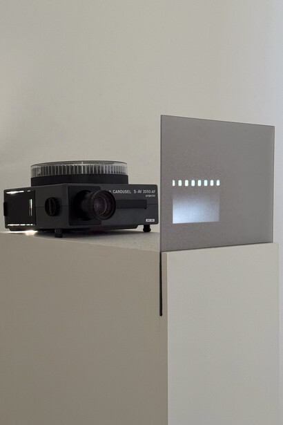 Anthony McCall, Miniatura en blanco y negro, 1972. Cortesía del Museo Guggenheim Bilbao