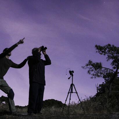 Observando a lua e as estrelas. Fotografia Miguel Claro, 2012    