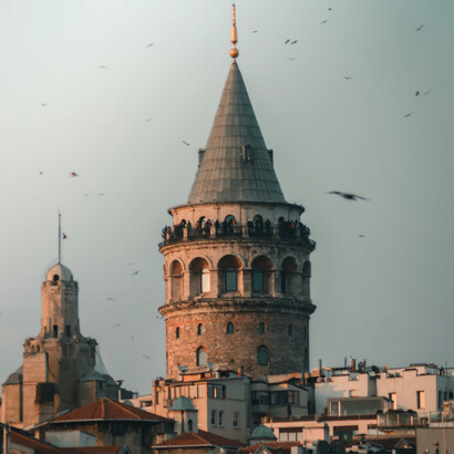 A Torre de Galata, construção medieval, em Instambul, Turquia