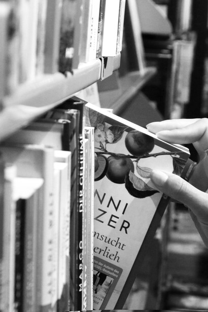 En los libros, los lectores tienen la libertad de imaginar mundos y personajes según su interpretación personal