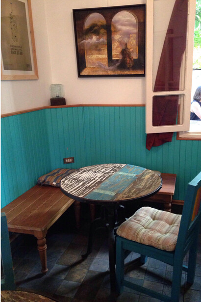 DarBistro, Hamra, corner seat