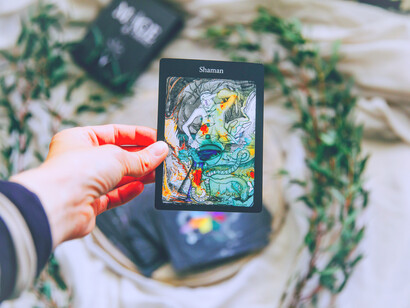 La astrología es un conjunto de tradiciones y creencias que sostienen que es posible reconocer o construir un significado de los eventos celestes