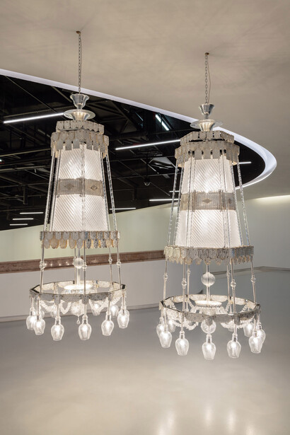 Cerith Wyn Evans, Formas no espaço… pela luz (no tempo), vista da exposição. Cortesia do MAAT