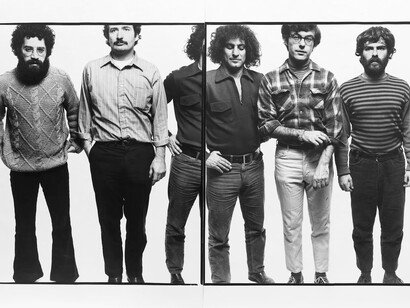 Richard Avedon; Los siete de Chicago, 1969. Copias a la gelatina de plata, Museo Metropolitano de Arte, Nueva York, (paneles izquierdo y central