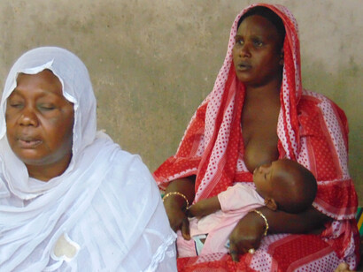 Joven madre senegalesa