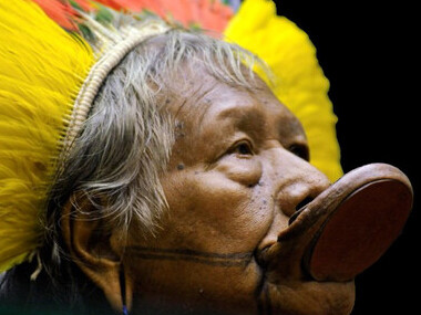 O Cacique Raoni Metuktire no Plenário da Câmara dos Deputados em 2025 durante sessão solene em homenagem ao Dia do Índio, comemorado em 19 de Abril