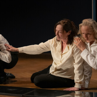 Erinnerung eines Mädchens (A girl's story). Courtesy of Residenztheater