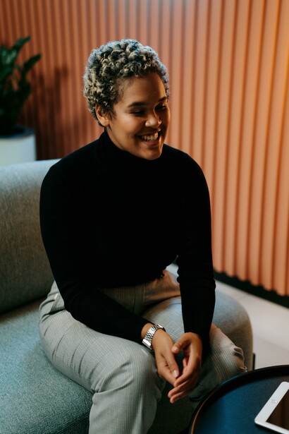 Nel processo decisionale, l’AI può offrire analisi predittive basate su grandi quantità di dati, migliorando precisione e tempestività