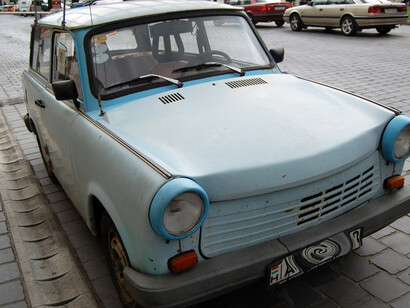A Budapest, la Trabant è parcheggiata da anni nei pressi del bastione dei Pescatori, sulla riva di Buda, vicino alla chiesa di Matthias - Foto di William Molducci