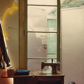 Guido Guidi, Via Emilia, Forlimpopoli (dettaglio), 1984. Cortesia di Viasaterna
