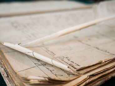La richiesta di novità che permea ogni ambito culturale [...] ha instaurato un meccanismo per cui tutto ciò che precede l’anno 2000 appare improvvisamente incapace di offrire strumenti interpretativi utili
