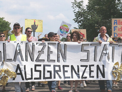 Powerful demonstration held on Unter den Linden, Germany, opposing an AfD rally