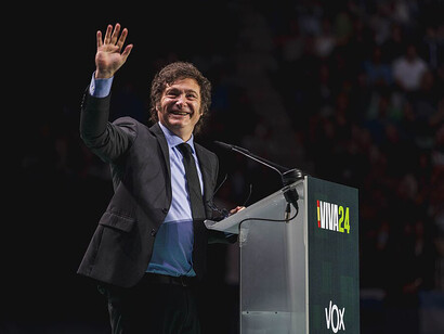 Javier Milei en VOX, España, en mayo de 2024. En su campaña, empleó un discurso antipolítico, que naturaliza la violencia y justifica la destrucción del Estado argentino como lo conocemos