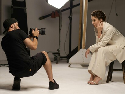 Uma foto quando bem feita, a postura muda, o olhar ganha firmeza e a imagem já se concretiza com um posicionamento de valor e realidade. As lentes de um profissional vão extrair o seu melhor ângulo, melhor sorriso e aquilo que você quer comunicar