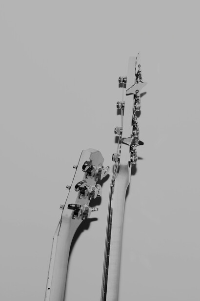 Chitarre. Le numerose collaborazioni di Paolo Sala con band come Black & White, Mc'Allan e altre hanno arricchito il panorama musicale italiano dal vivo e in studio