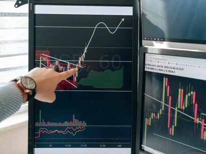 Finalmente, la lógica corporativa terminó por reemplazar los valores humanos, la belleza y las relaciones por métricas e indicadores comerciales