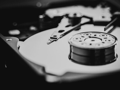 L’immaterialità delle scritture in rete che possono essere distrutte con un minimo blackout di energia