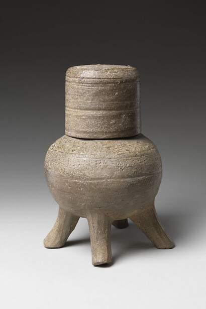 Four-Legged Jar with Lid
8th century
Japan