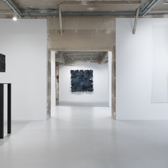 Arcangelo Sassolino, Aux abord du séisme, exhibition view. Courtesy of Galleria Continua