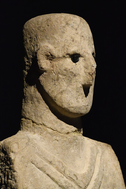 Unearthed in the mid-1990s just north of Balıklıgöl, beneath the Old City of Urfa, the Urfa Statue is the earliest known life-sized human sculpture to survive intact. Its discovery occurred within a significant Pre-Pottery Neolithic settlement, as indicated by terrazzo flooring and flint tools typical of the period, Türkiye