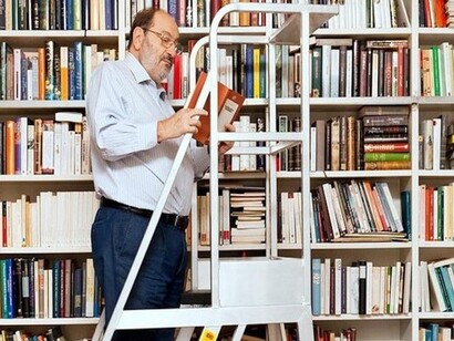 Non vi è alcuna prova dell’esistenza di un secondo libro sulla commedia di Aristotele