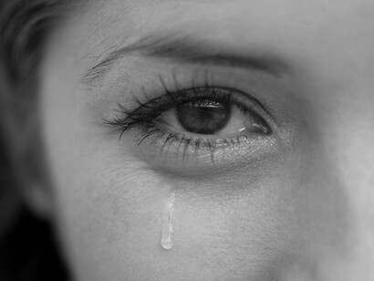 Acercamiento a una lágrima