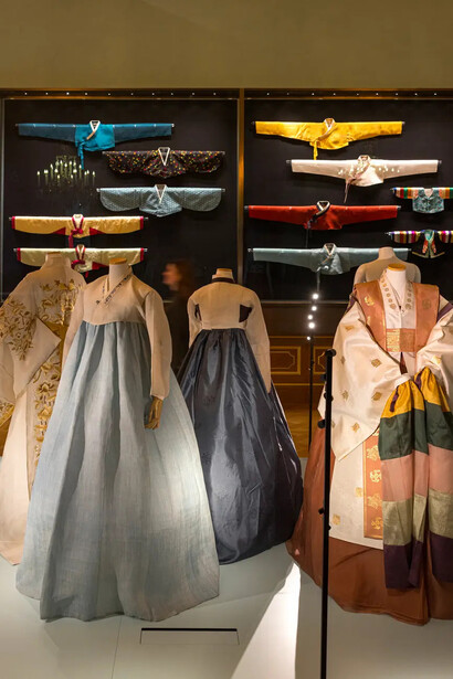 100 ideas of happiness. Art treasures from Korea, exhibition view. Courtesy of Residenzschloss 