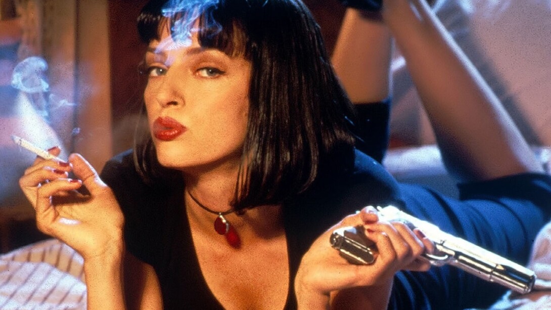 Uma Thurman con un cigarrillo y una pistola