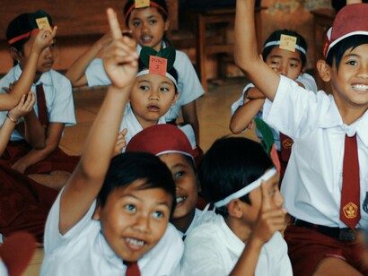 A educação infantil em Moçambique passou por transformações significativas ao longo da história do país, reflectindo mudanças políticas, sociais e educacionais desde o período colonial até à actualidade