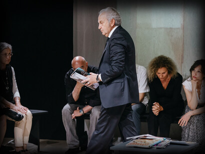 “Oratorio laico” nel ridotto del Metastasio di Prato. Il teatro è luogo della massima finitezza e della memoria, dove tutto nasce e muore ogni sera. © Ilaria Costanzo