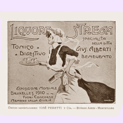 È stato fondato nel 1947 da Maria Bellonci e Guido Alberti, il cui liquore “Strega” dà il nome al premio. In foto una pubblicità argentina del liquore Strega, 1923 