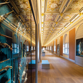 Long Corridor, rifle gallery, exhibition view. Courtesy of Albertinum Museum